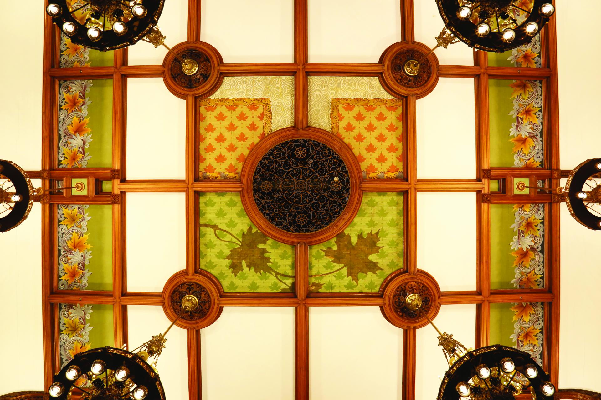 Picture of the ceiling decor in the Legislative Chamber