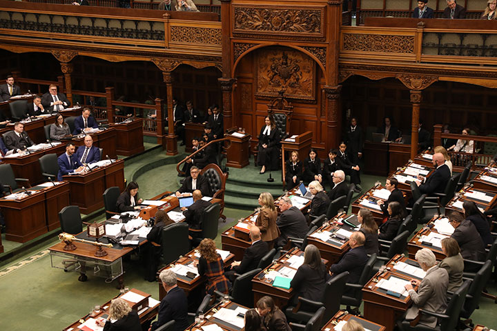 La période de questions dans la Chambre de l’Assemblée législative