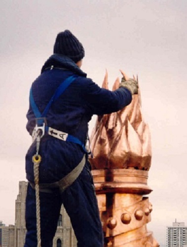 Capsule témoin placer dans un fleuron décoratif, 1993