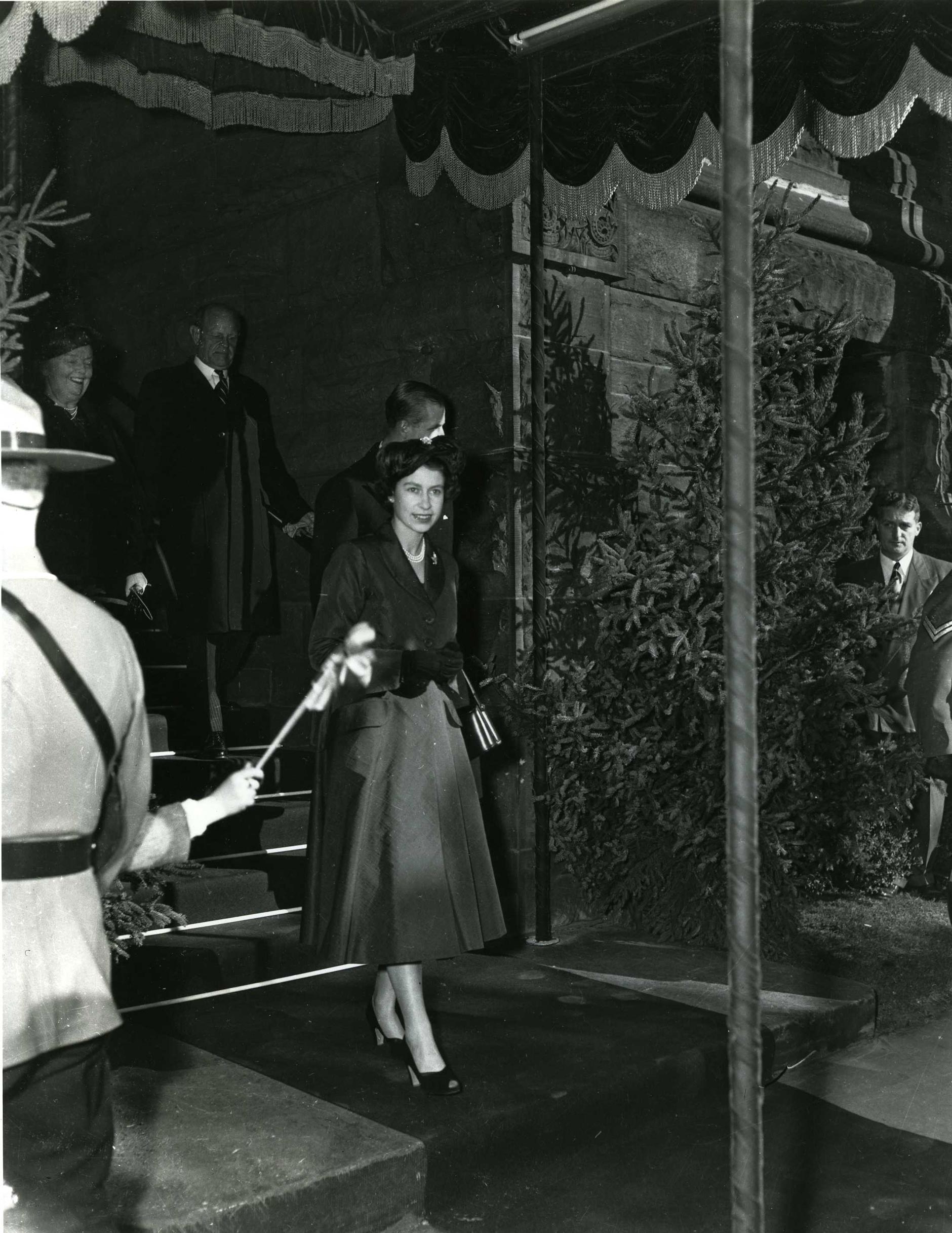 Une photo de la princesse Elizabeth à l'édifice législatif de l'Ontario en 1951.