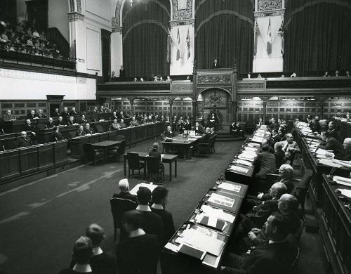 Une séance de l'Assemblée législative vers la fin des années 1960s