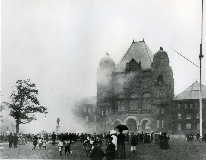 West wing of the Legislative Building on fire, 1909