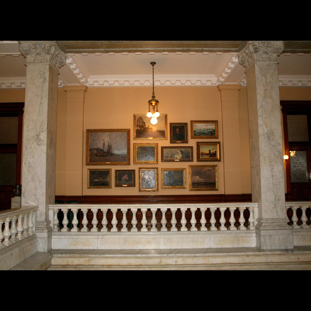 Œuvres de la collection d'œuvres d’art du gouvernement de l'Ontario, ornant les murs de l'aile nord de l'Édifice de l'Assemblée législative. ©Assemblée législative de l’Ontario