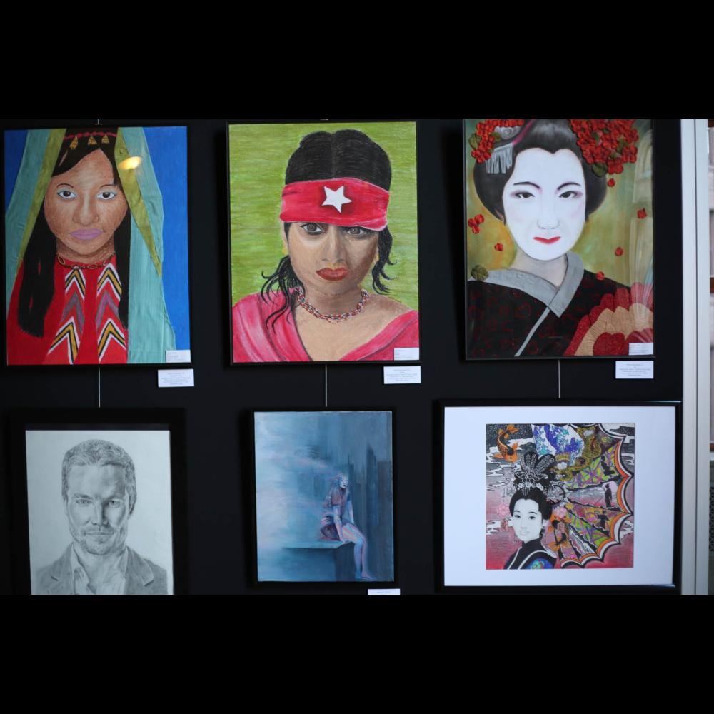Tableaux et dessins créés par des participantes et participants du Programme d’arts pour les jeunes en 2015
